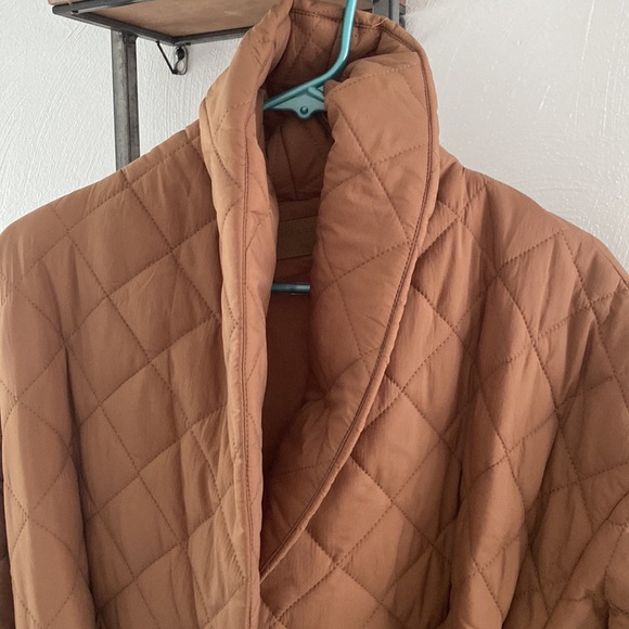 Quilted puffer wrap coat in beautiful camel tan color - Picture 6 of 7